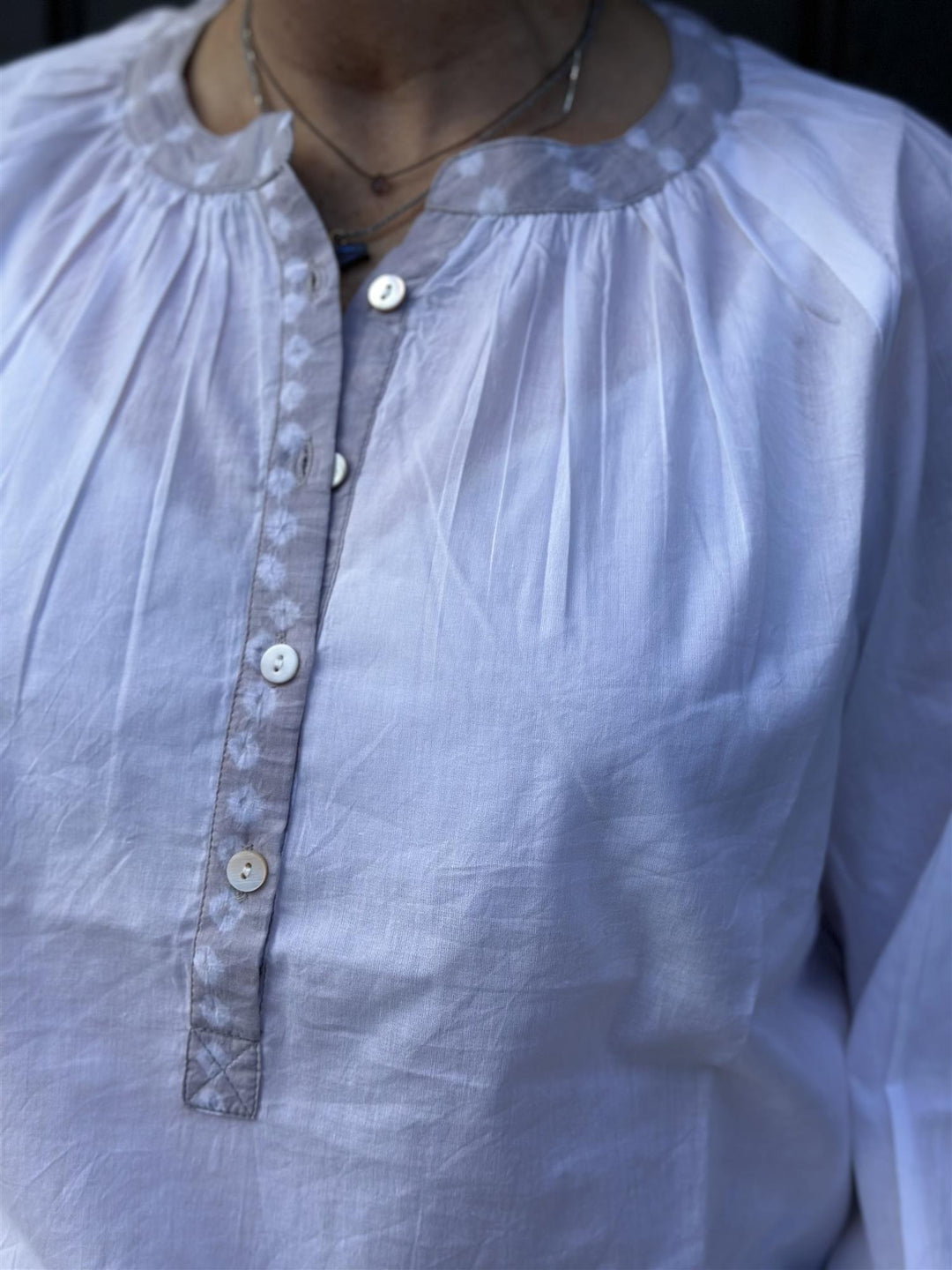 Rita bluse bandani white light lilac