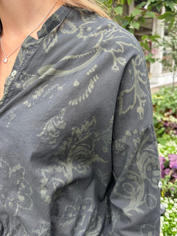 Mallie mønstret bluse sort