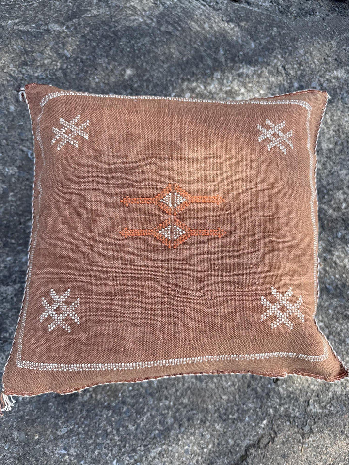 Putetrekk kaktus silke 50 x 50 cm brun m hvitt og oransje mønster