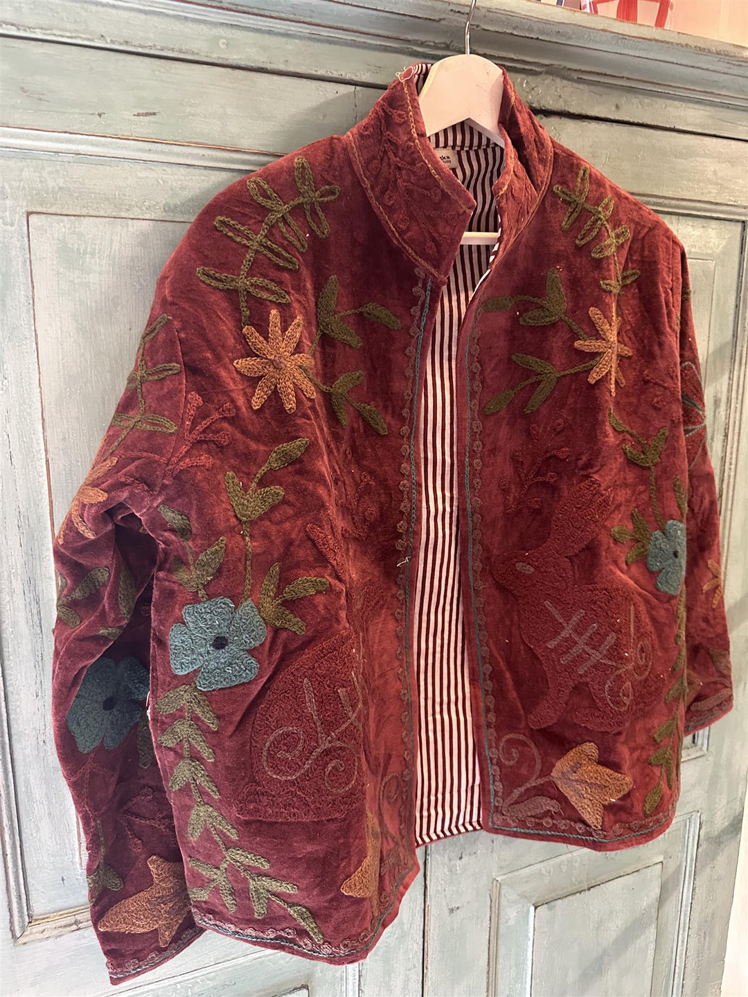 Anouska jakke velur med broderier burgundy