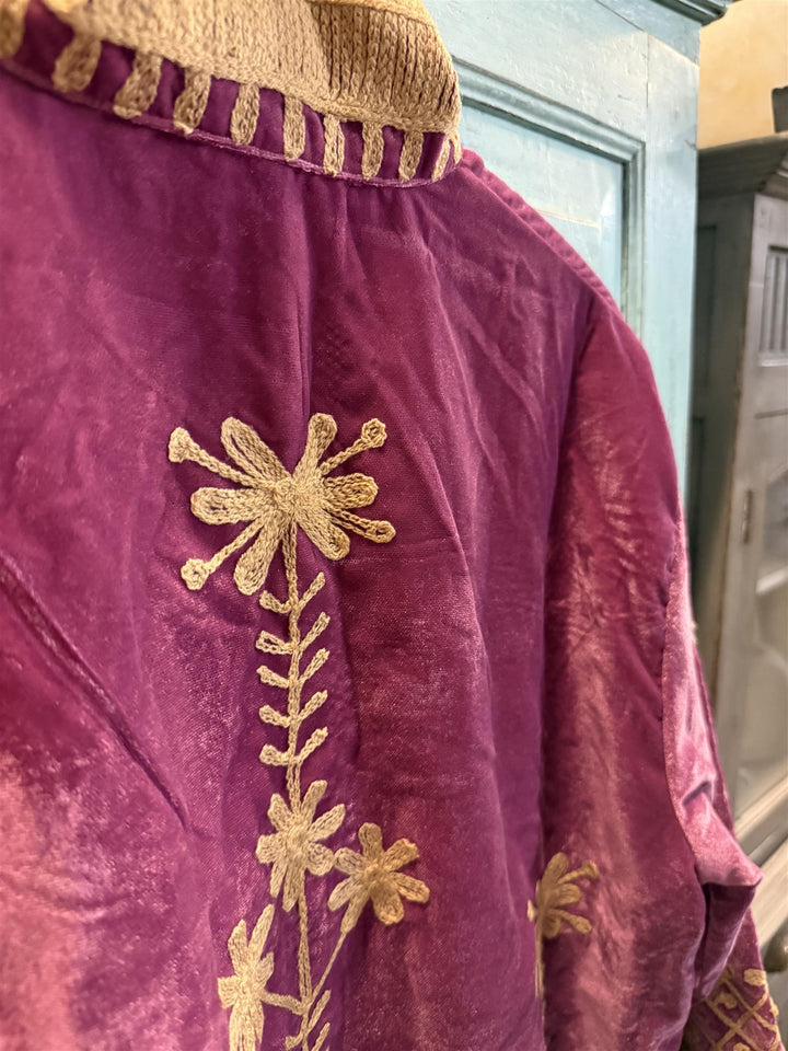 Velvet jakke med broderier lilla