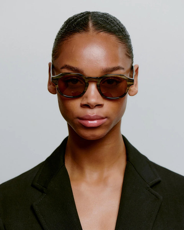 Solbrille Zan striped horn