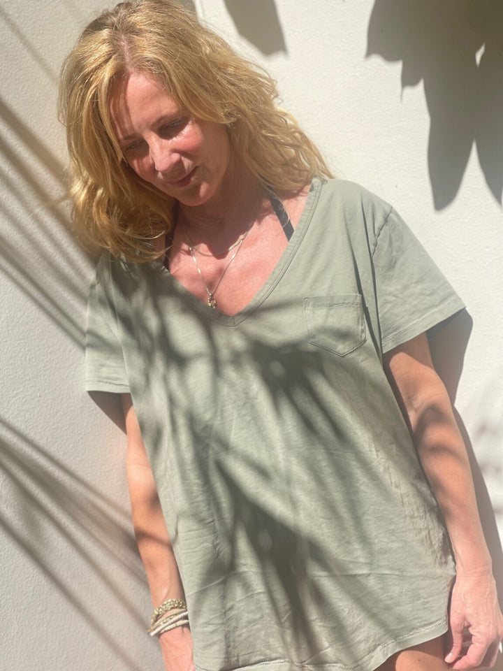 Rosas V hals oversized t-shirt med lomme army vintage wash