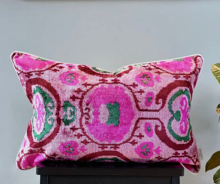 Velvet ikat putetrekk flamingo 40 x 60 cm