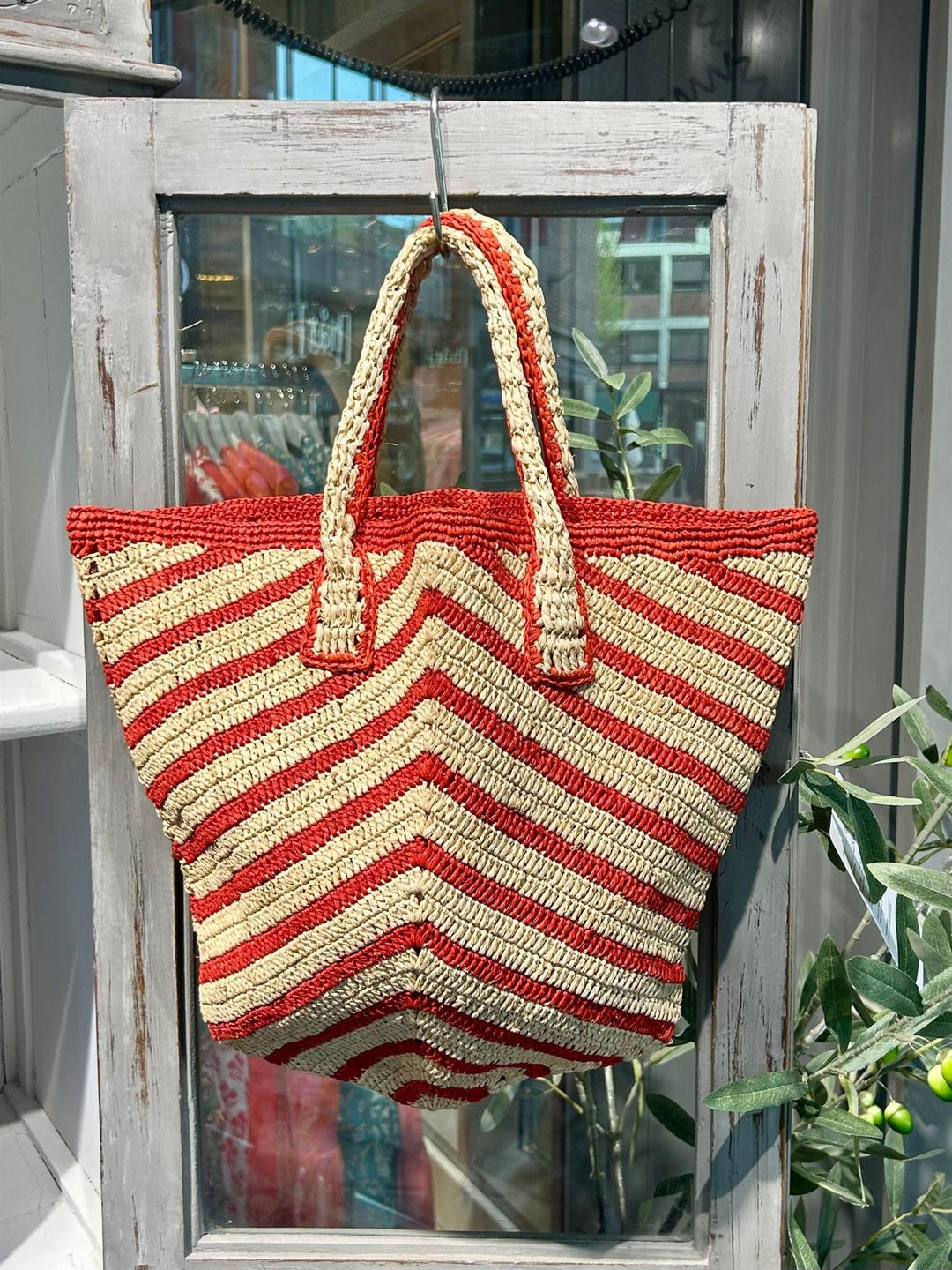 Cavone stripet raffia bag natural/korall