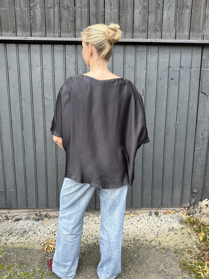 Erika topp sort