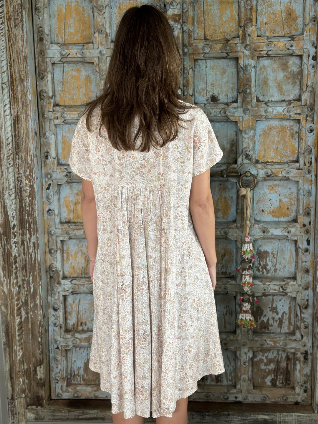 Laura kort kjole v-hals med lurex