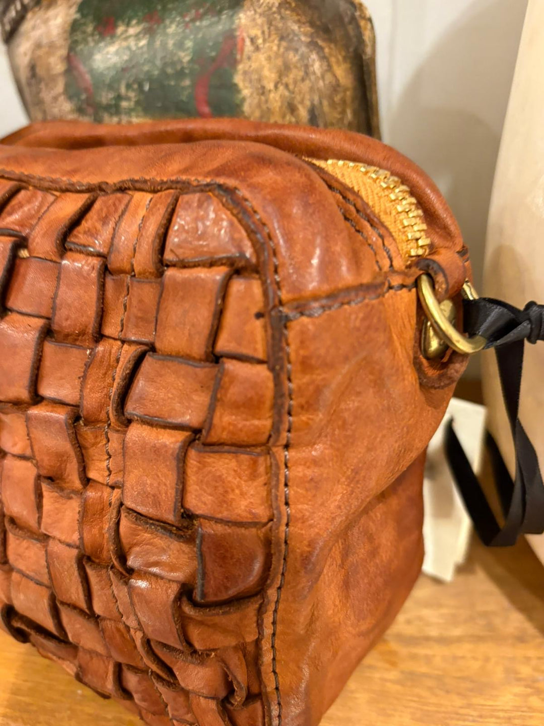 Elena veske med flettet front cognac