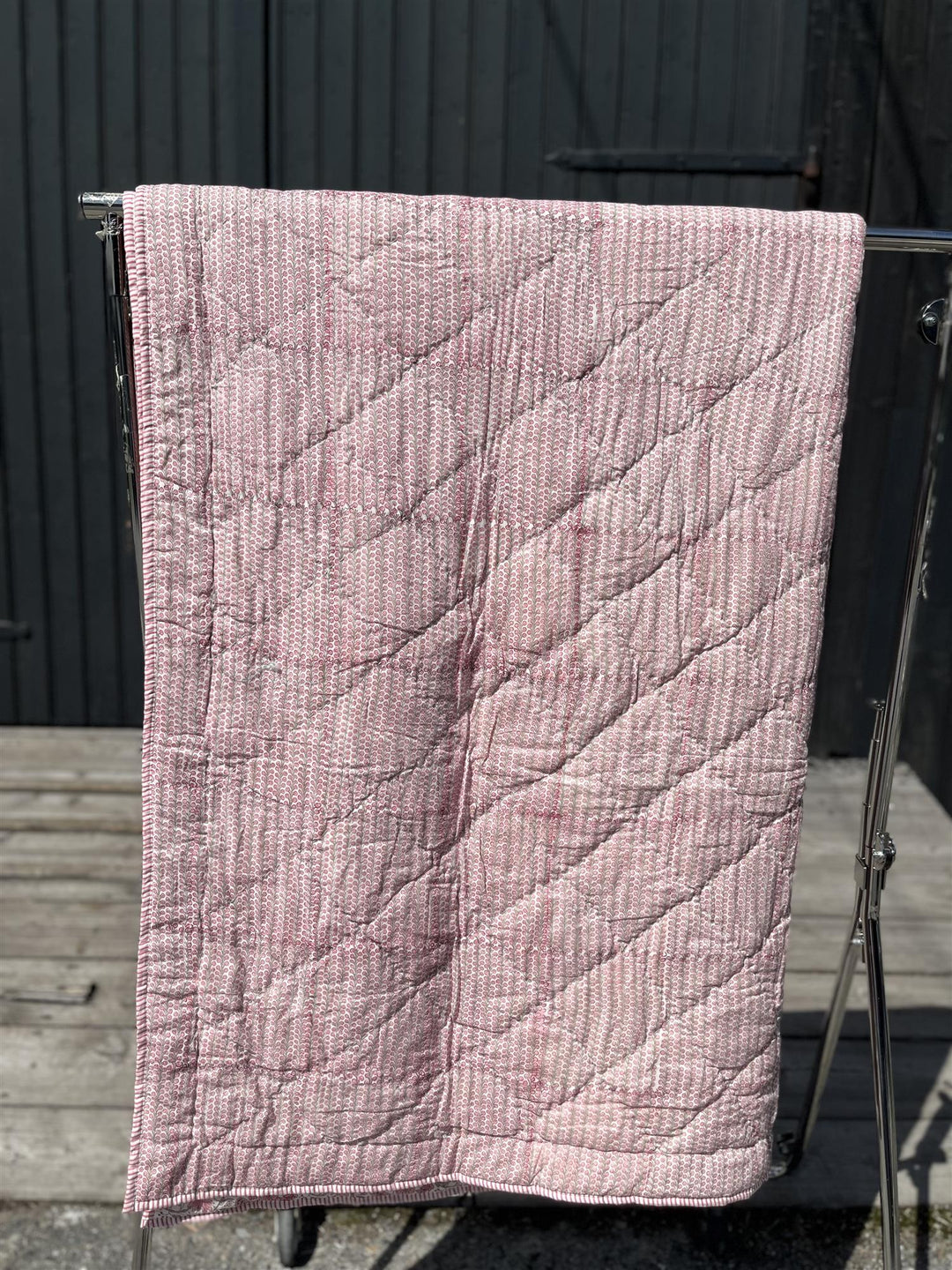 Quilt 150 x 220 cm hvit med rosa blomster