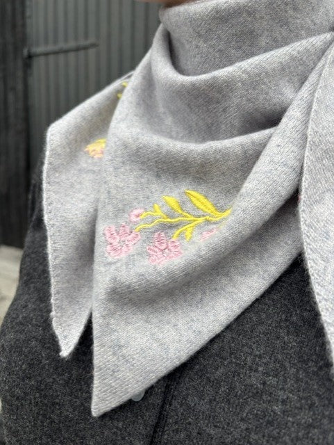 Rosas skjerf cashmere blomst dekor grå