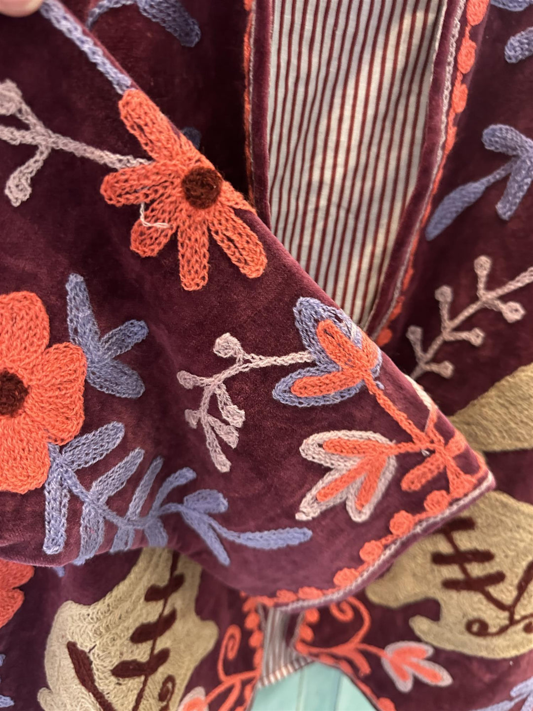 Anouska jakke velur med broderier plomme