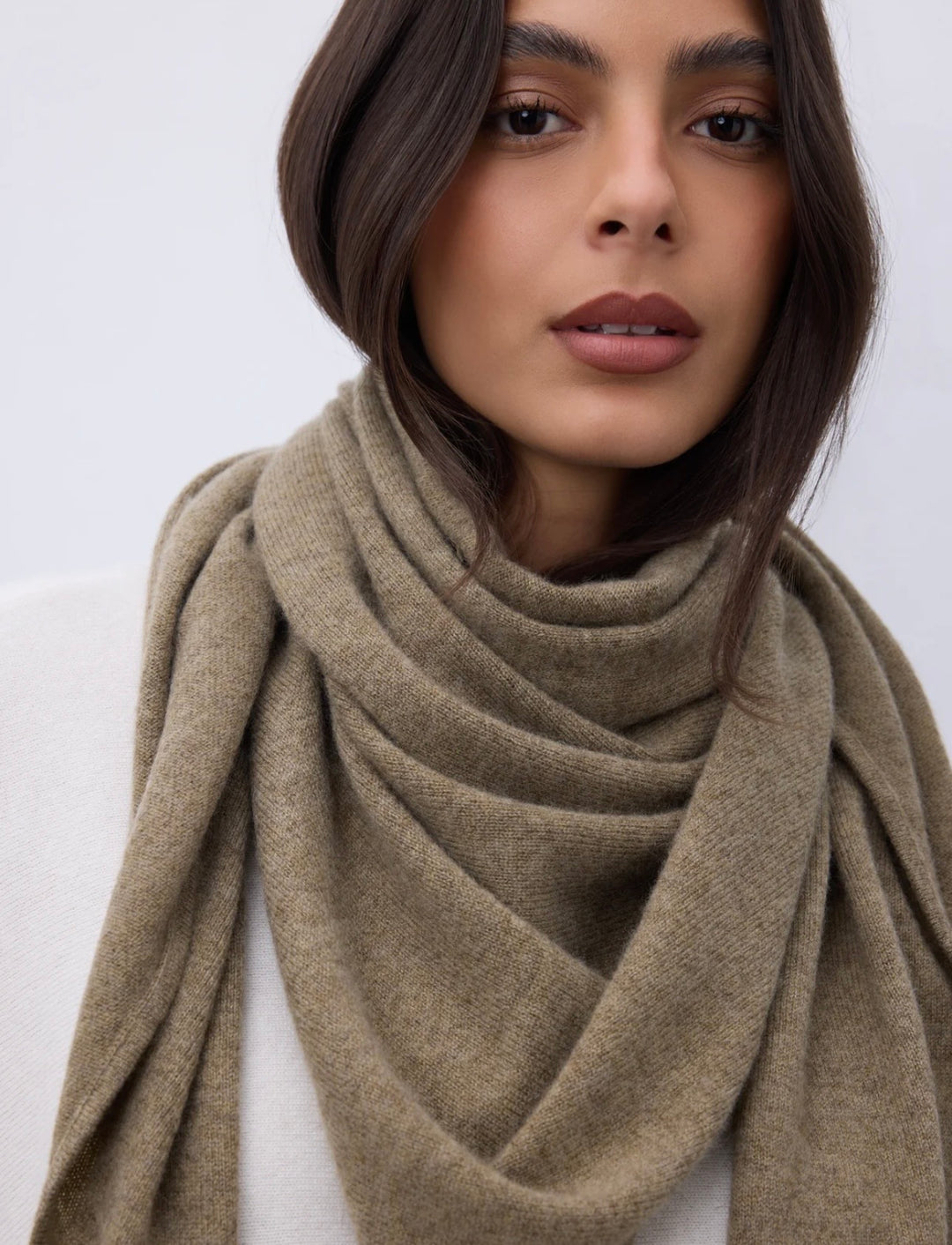 Eleonore stort trekantkjerf 100% cashmere thyme