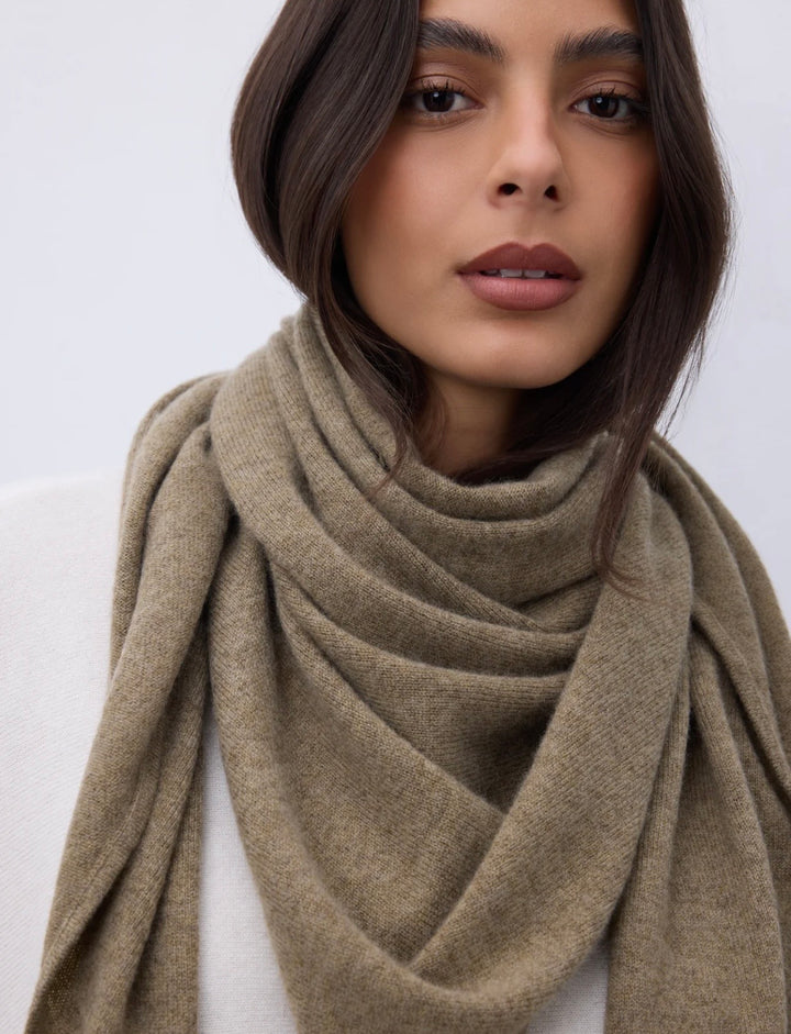 Eleonore stort trekantkjerf 100% cashmere thyme