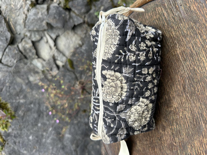 Sminkepung i blokktrykk Hani black/natural