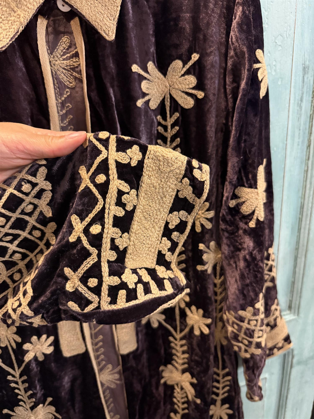 Velvet lang jakke med broderier lilla