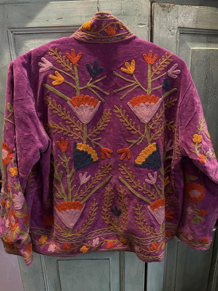 Anouska jakke velur lilla med blå/gul/oransje broderi