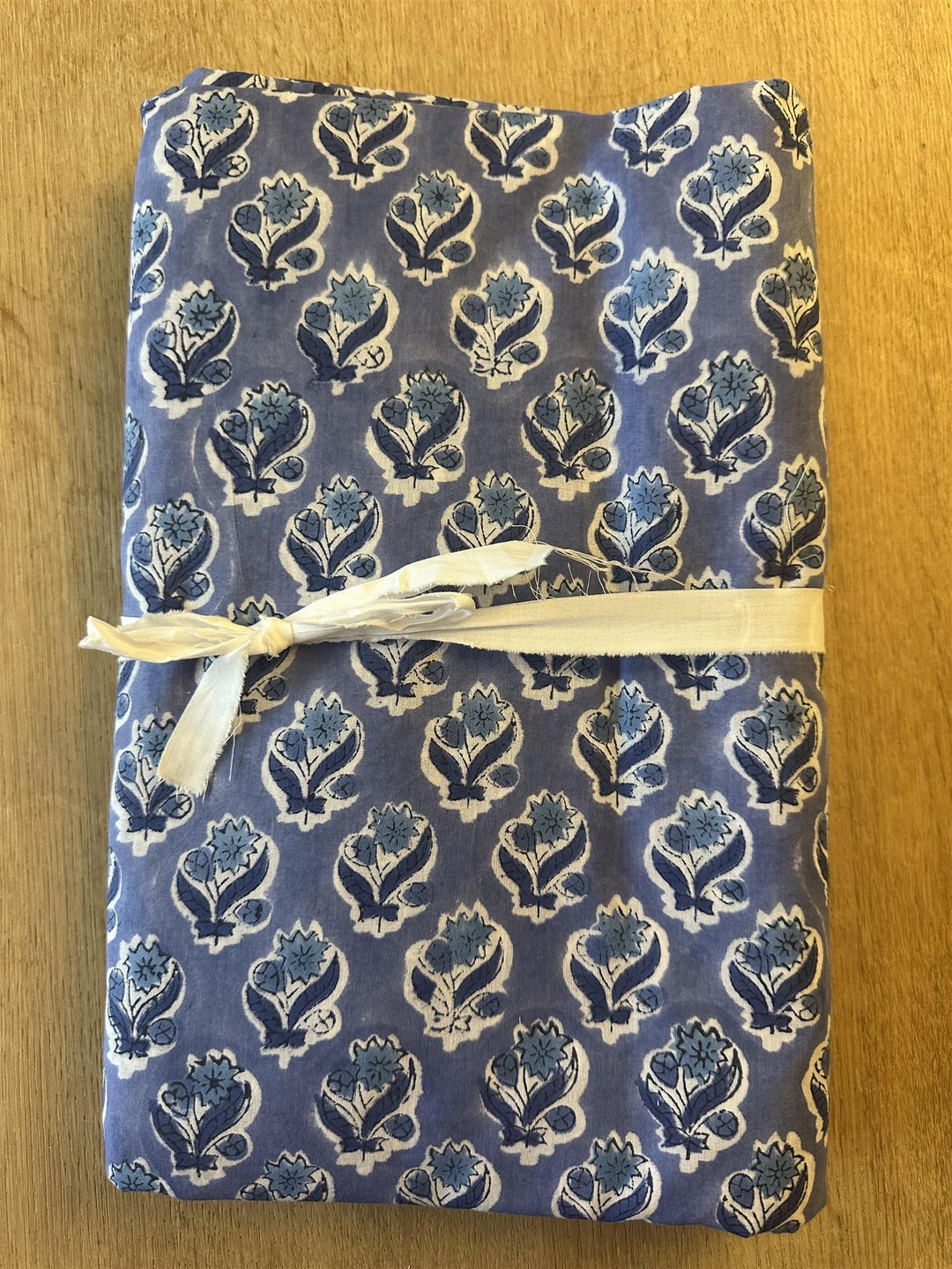 Blokktrykket stoff i metervare 10 meter lengde blue