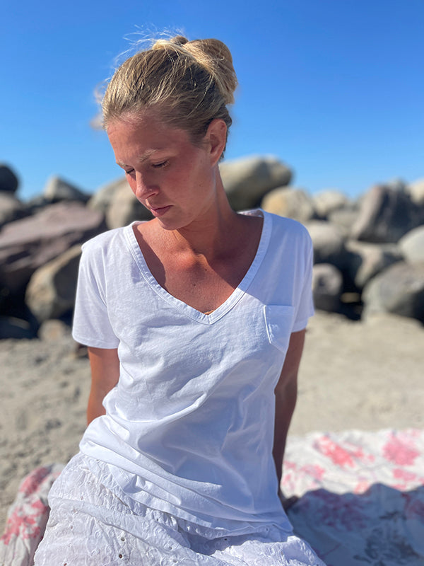 Rosas V hals oversized t-shirt med lomme hvit