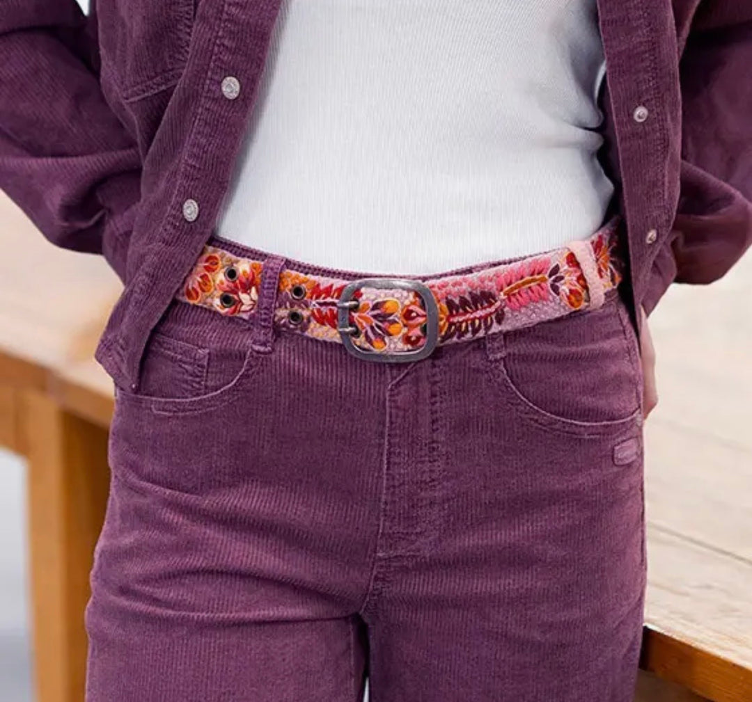 Mia belte med broderier medium