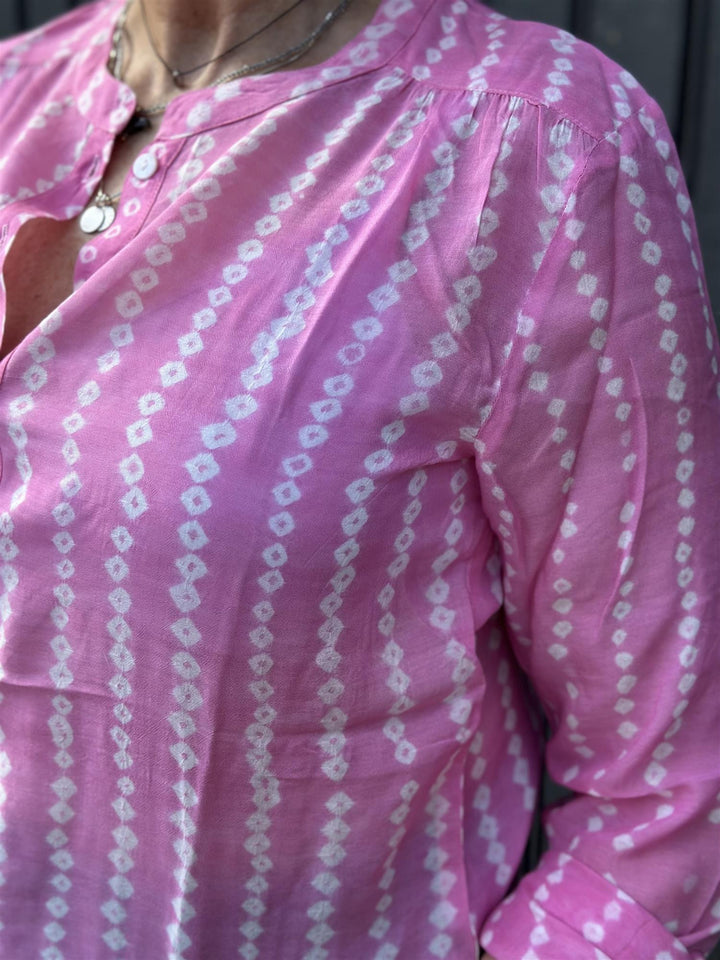 Cecilie bluse bandani pink
