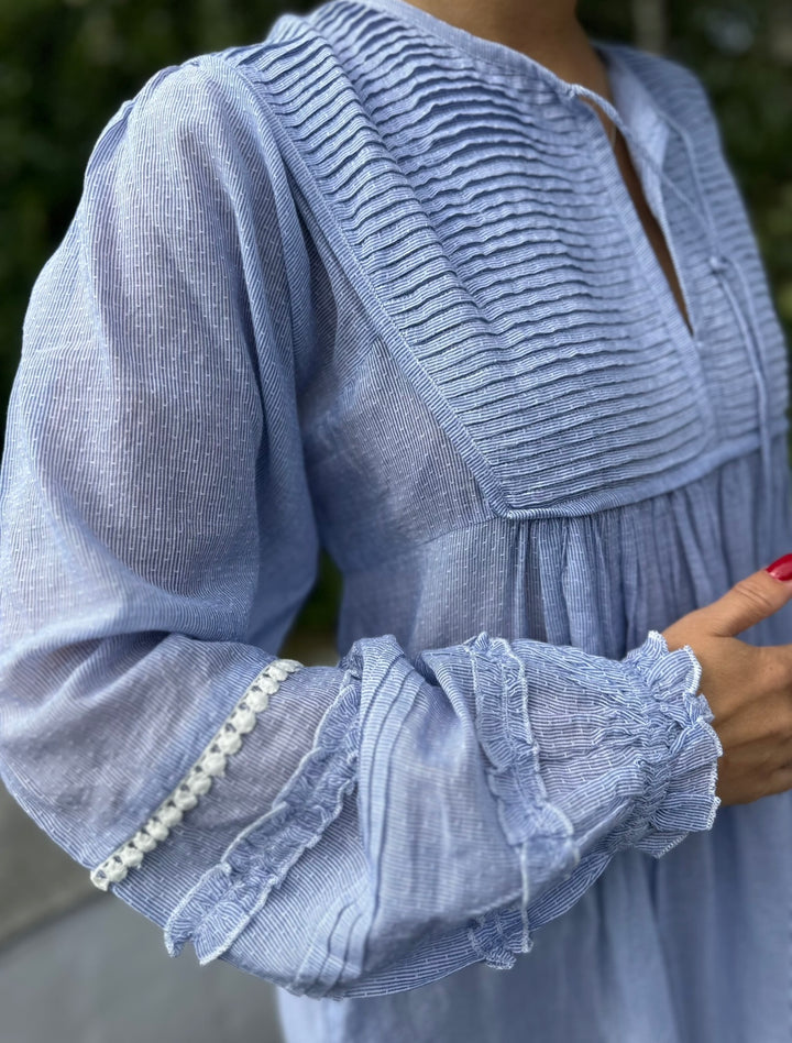 Benedicte lang smekkekjole blue stripe