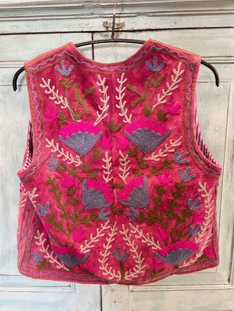 Anouska vest velur med broderier pink