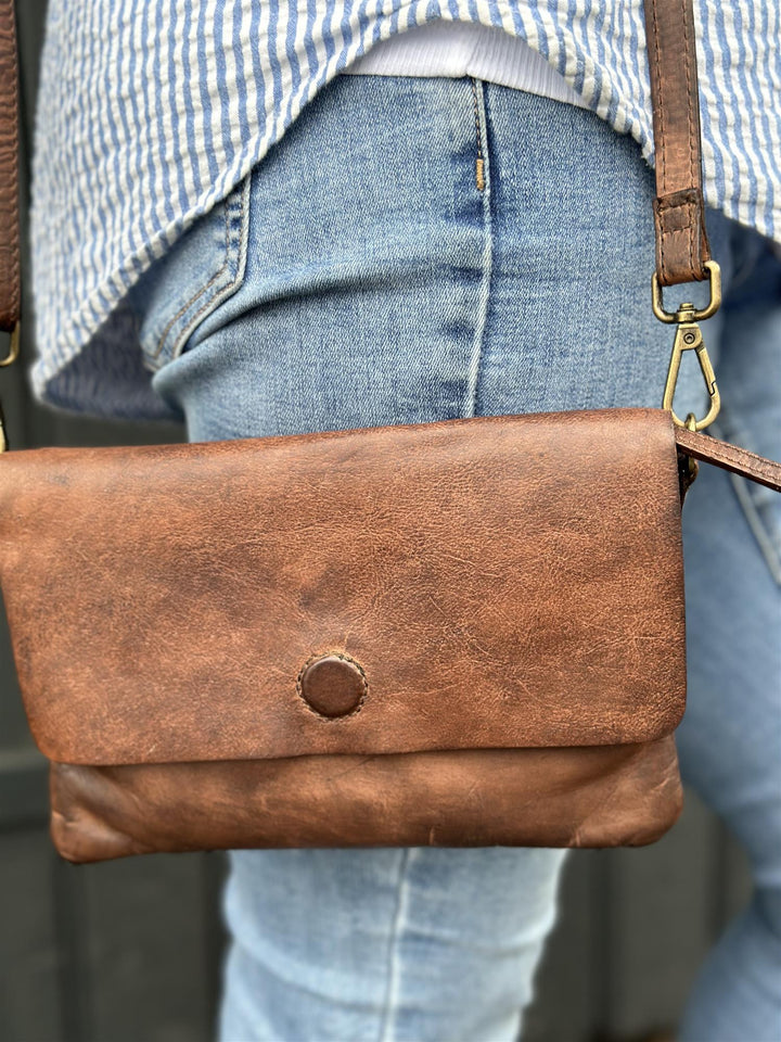 Clucth crossbody antique brown brass