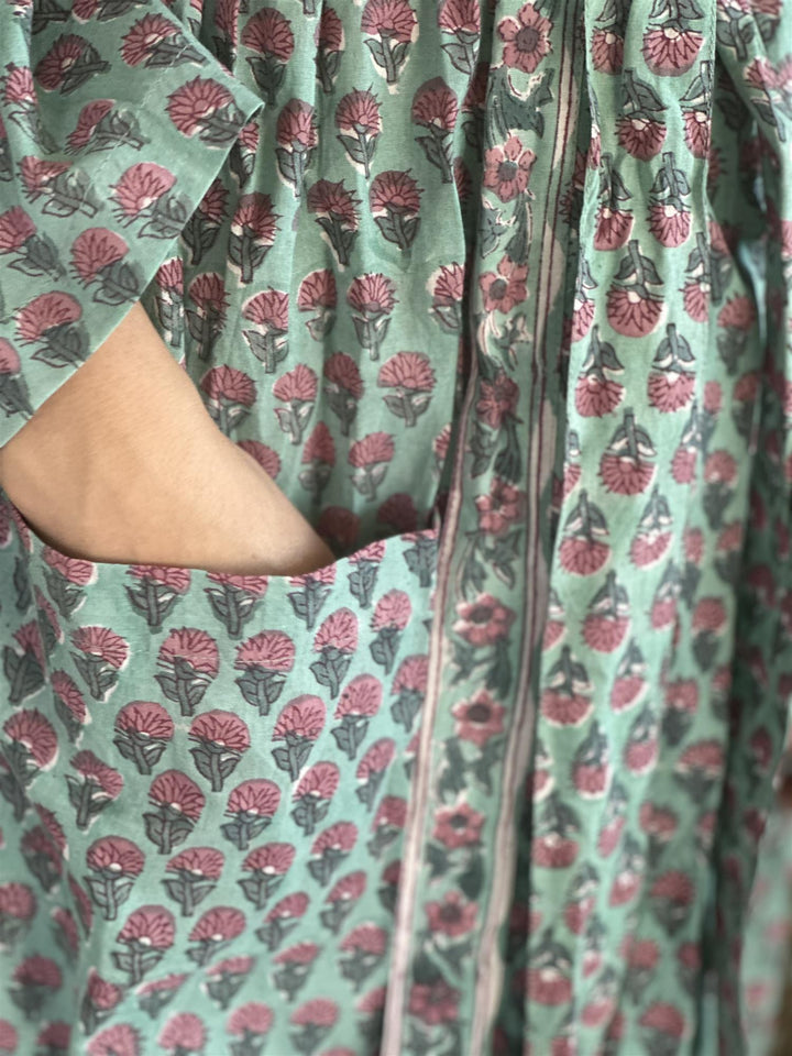 Kimono med belte blokktrykket aqua